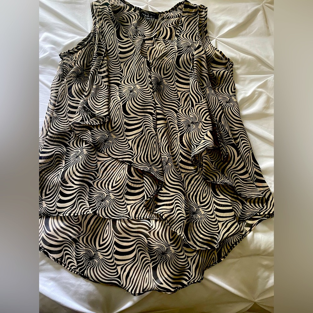 Antilia Femme Sleeveless Layered Blouse / Black & Tan / Size: S